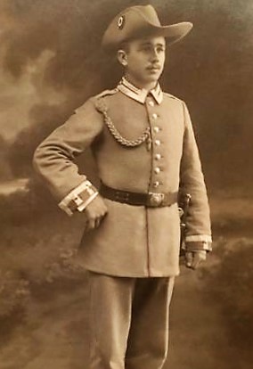 Colonial Headgear in Wear in Period Photos