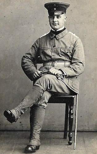 Colonial Headgear in Wear in Period Photos