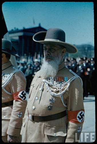 Colonial Headgear in Wear in Period Photos