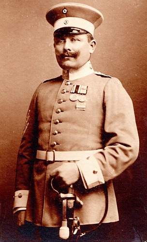 Colonial Headgear in Wear in Period Photos