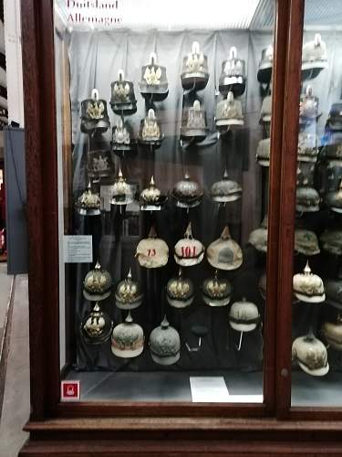 Army Museum Brussels: Display Cabinet for headgear