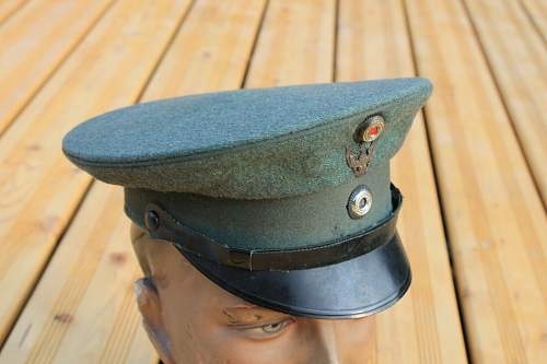 Schwedter Adler Traditions-badged Headgear