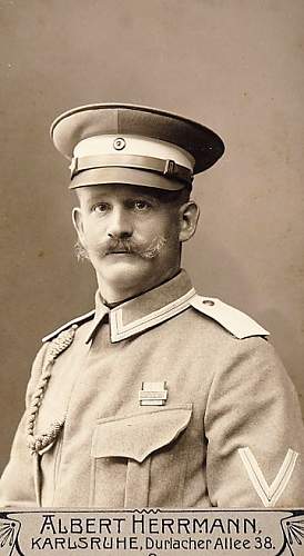 Colonial Headgear in Wear in Period Photos