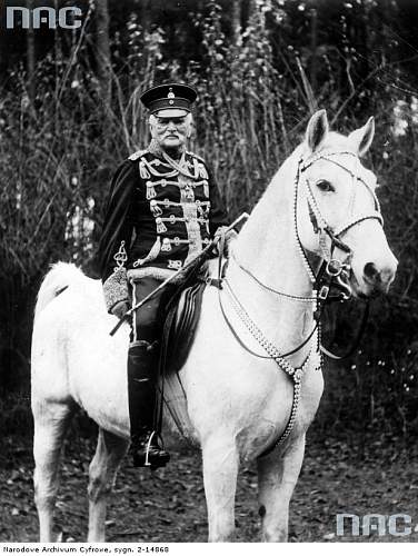 LHR Headgear in Period Photographs