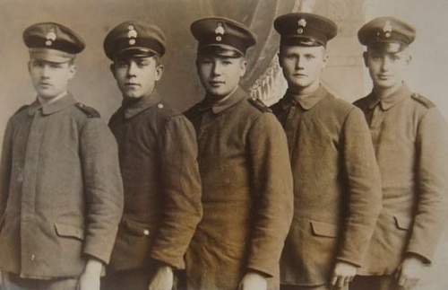 LHR Headgear in Period Photographs