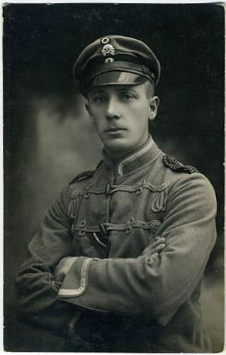 LHR Headgear in Period Photographs