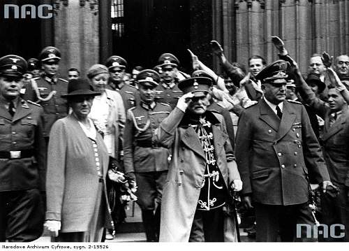 LHR Headgear in Period Photographs