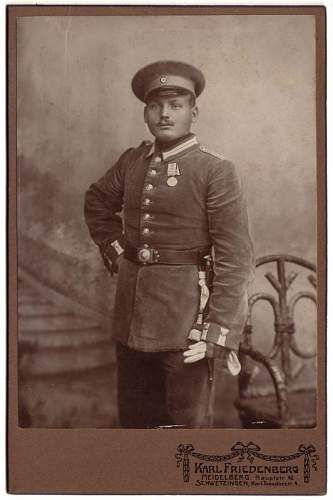 Colonial Headgear in Wear in Period Photos