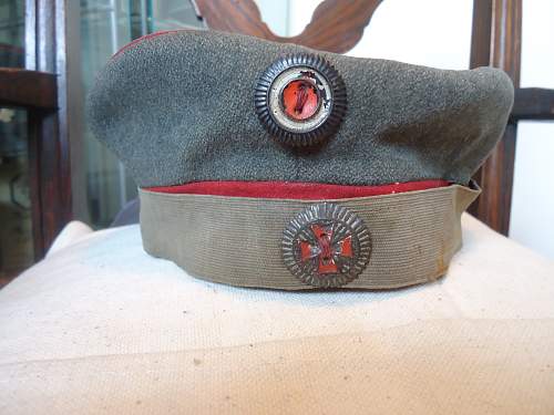 Finally got a feldmütze with masking band and a 1908 field cap for artillery/technical troops........