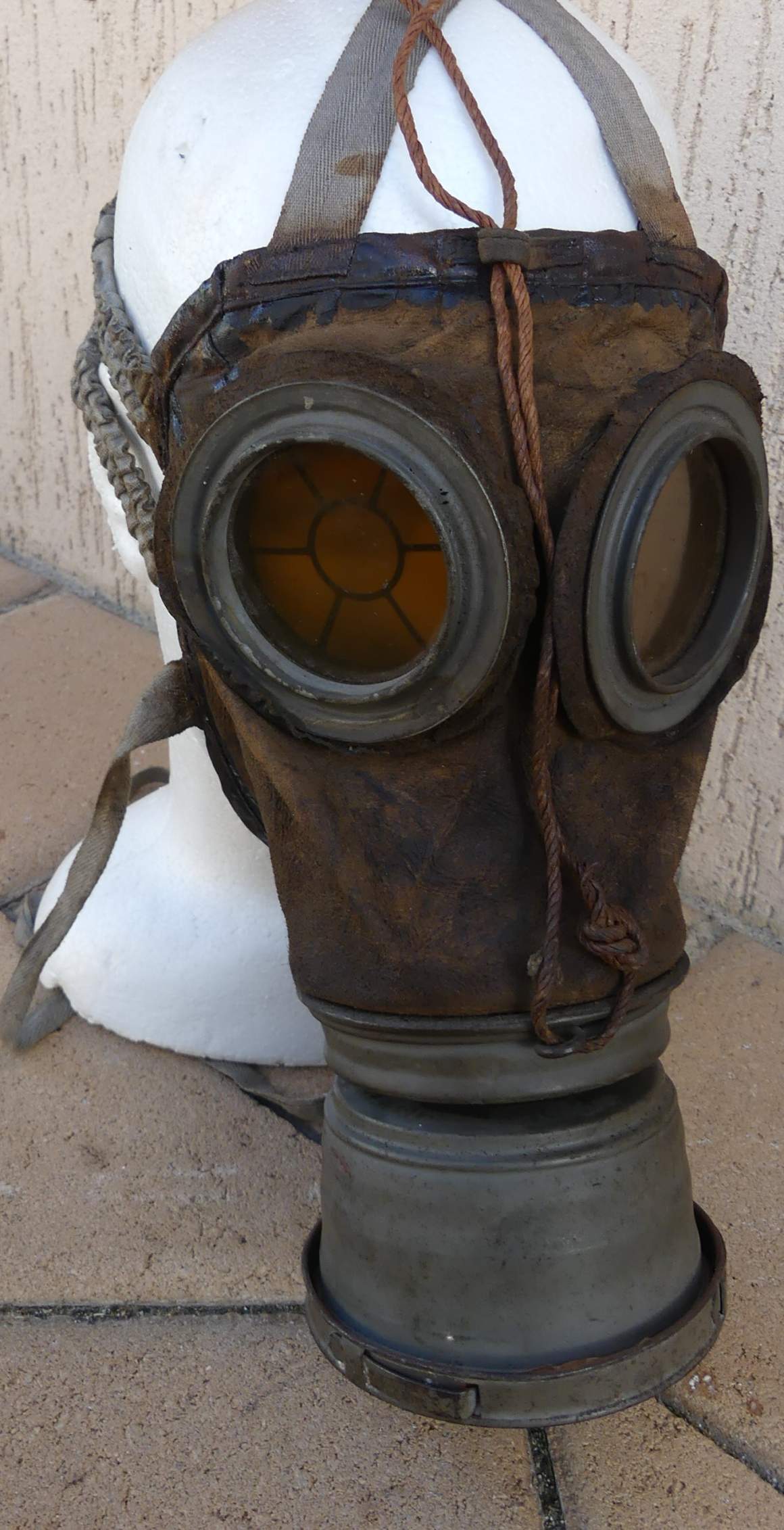 WW1 German Gas Mask & Canister