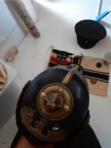 Lot Imperial German items, Haube, Schirmmütze, flag and EK