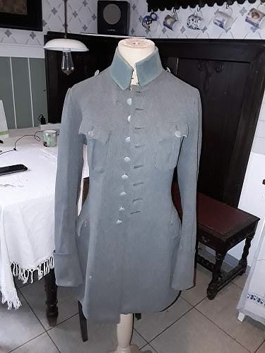 Ww1 officers  tunic -traces of collar tabs but  which ones?