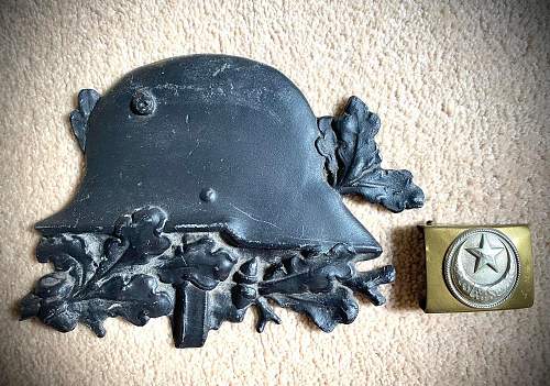 I need some help identifying this Imperial German Iron Cross plaque...