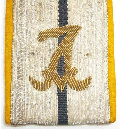Any ideas on this Russian (?) shoulder board?