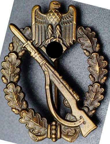 Infanterie Sturmabzeichen in Bronze L/56 Fake?