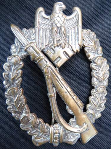 Opinions on this Infanterie Sturmabzeichen  (2)