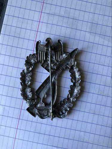 Need help with hollow Infanterie Sturmabzeichen im Silber
