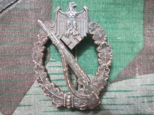 infanterie sturmabzeichen. which maker