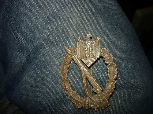 infanterie sturmabzeichen. which maker