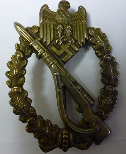 Need help please! A hollow infanterie sturmabzeichen in bronze