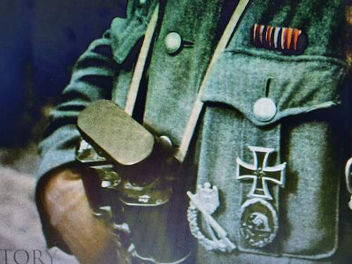 Broken Infanterie Sturmabzeichen on soldiers uniform