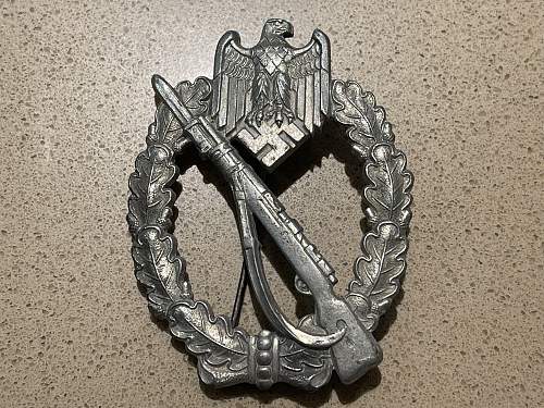 Assistance with Infanterie Sturmabzeichen Badge in silver