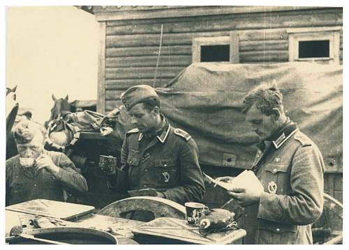 Interesting photo of a broken Infanterie Sturmabzeichen in Silber