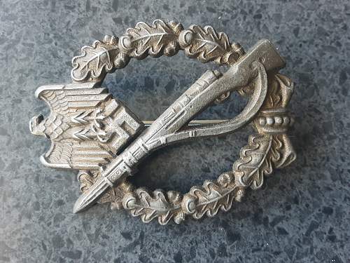 Infanterie Sturmabzeichen maker?