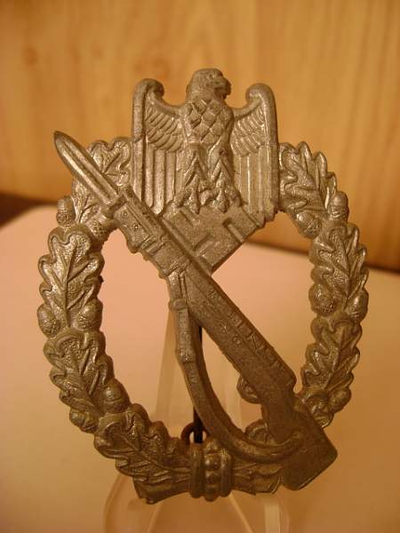 4-rivet Infanterie Sturmabzeichen