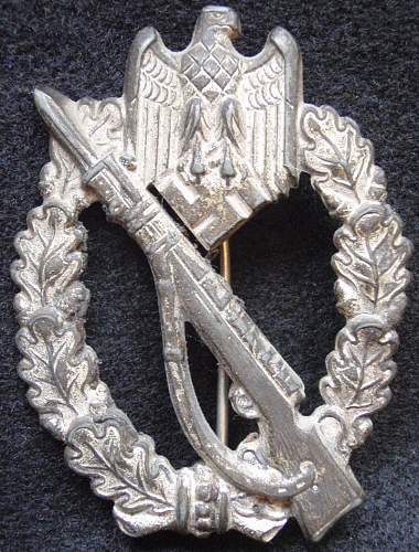 Silber Infanterie Sturmabzeichen and Verwundetenabzeichen.