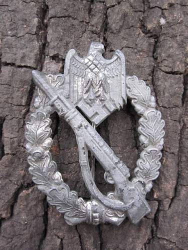 Infanterie Sturmabzeichen Help identify the maker