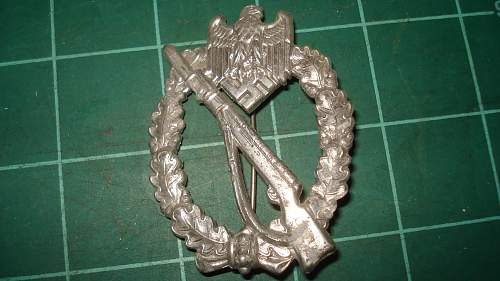 2 Infantry badges I got with the trade today, one silver one brown