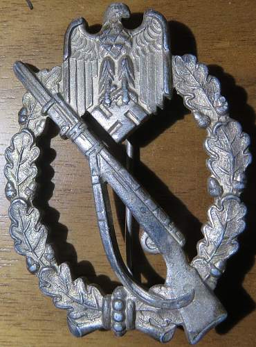 Infanterie Sturmabzeichen in Silber, is it right.