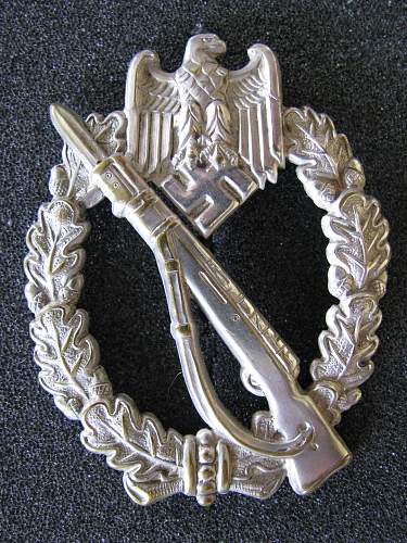 Infanterie Sturmabzeichen in Silber: would this one be a Mayer or Schickle?
