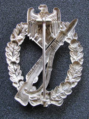 Infanterie Sturmabzeichen in Silber: would this one be a Mayer or Schickle?