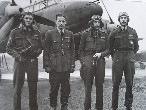 &quot;Rafwaffe&quot; round Luftwaffe pilot badge?