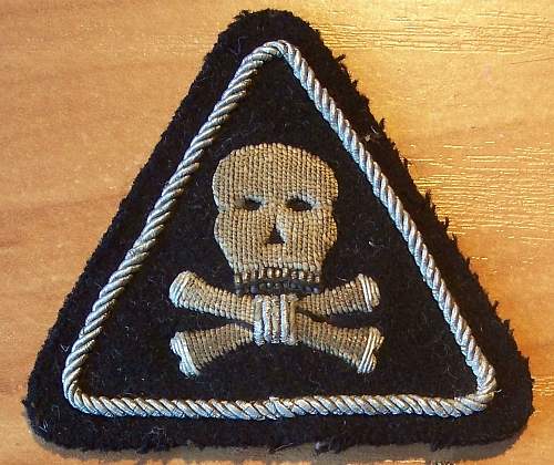 WWII Poland cloth title with unknown Formation sign and skull cross bones