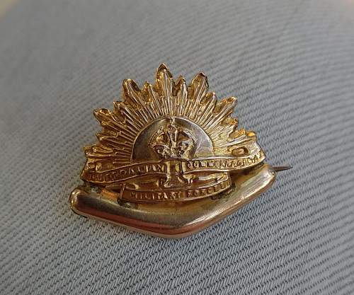 9ct Australian Rising Sun Sweetheart Badge