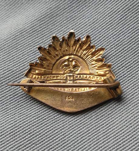 9ct Australian Rising Sun Sweetheart Badge