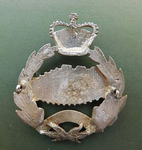 Royal Tank Regiment pipers cap badge