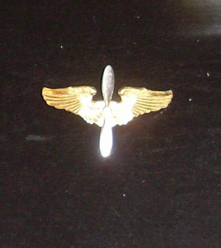 USAAF insignia. ww2 or fake? &amp; what are the cap badges?