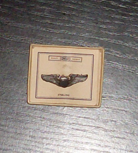 USAAF insignia. ww2 or fake? &amp; what are the cap badges?