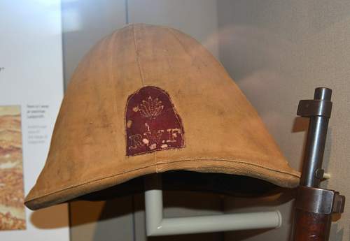 Boer War cloth pith helmet flash