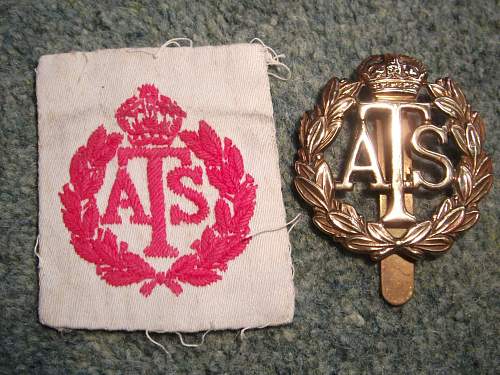 Ats cloth cap badge,red on white..any ideas