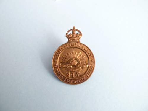 WWI or WWII Australian hat badge