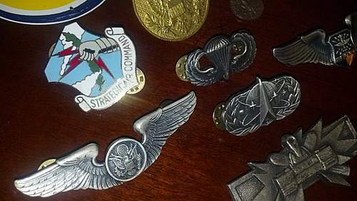 Lot of stuff here I need to sort out, US British, SAC badge, Wings, and mystery Tank Badge