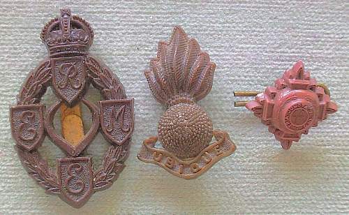 WW2 British Plastic Cap badges