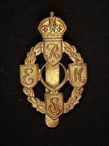 British Cap Badges WWII?