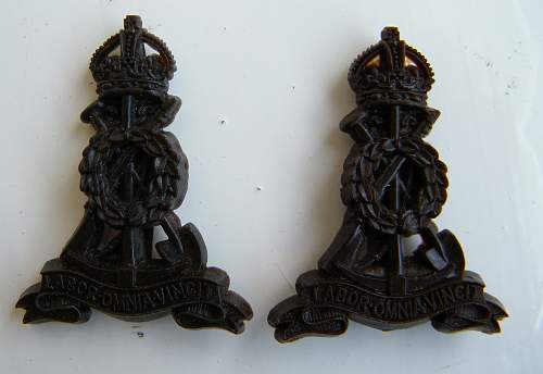 WW2 British Plastic Cap badges