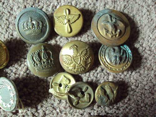 Military buttons or commercial junk ??